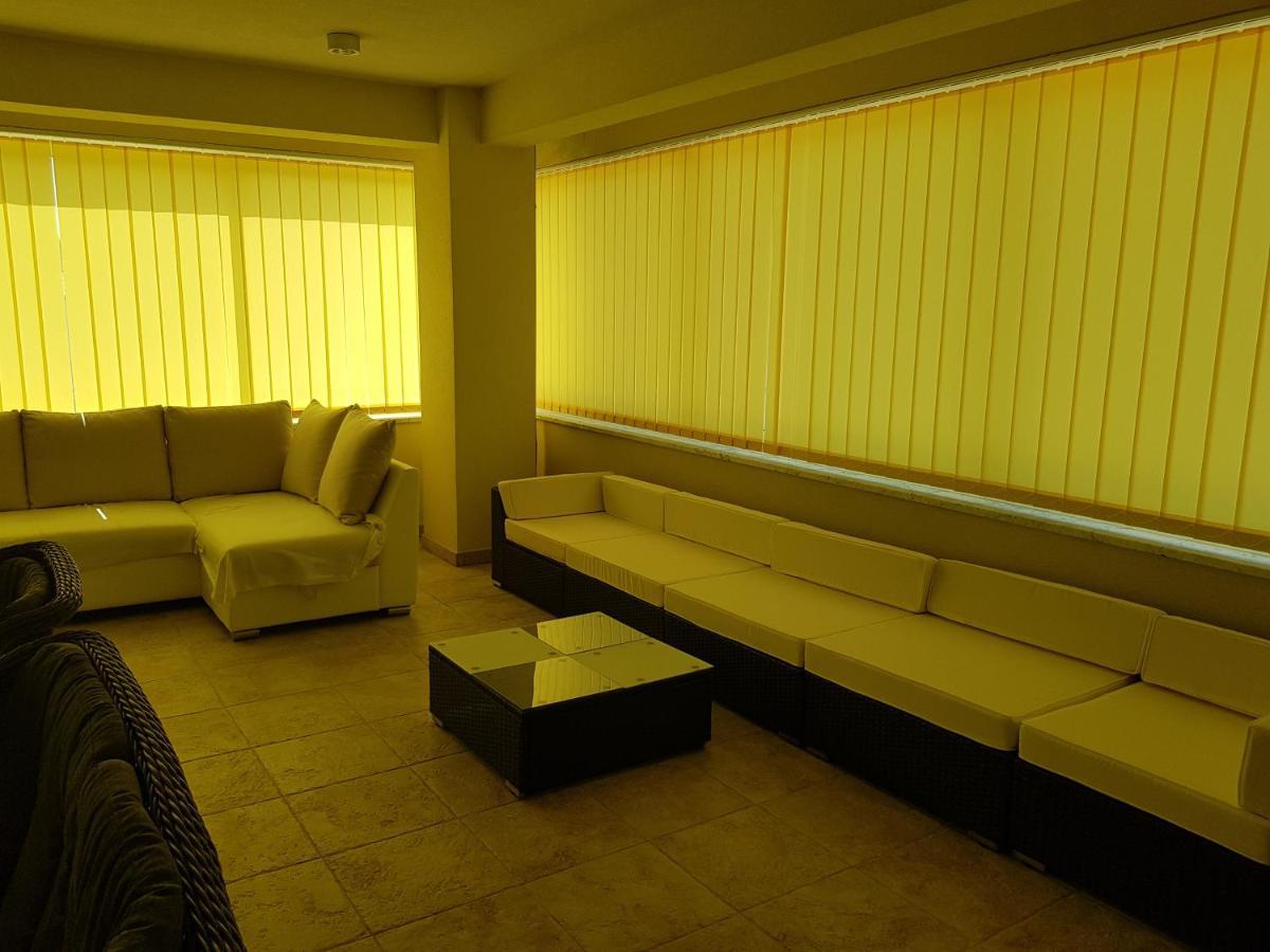 Yellow Cube Kožino Εξωτερικό φωτογραφία