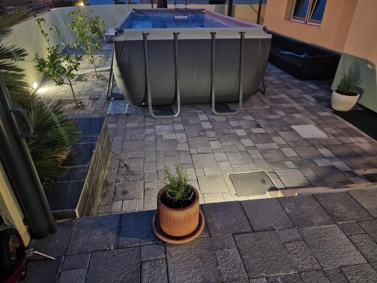 Yellow Cube Kožino Εξωτερικό φωτογραφία