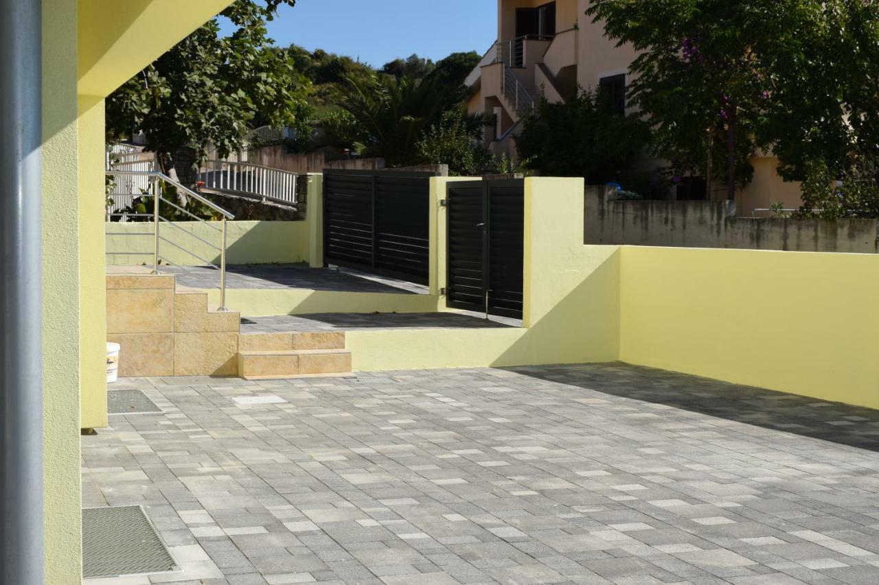 Yellow Cube Kožino Εξωτερικό φωτογραφία
